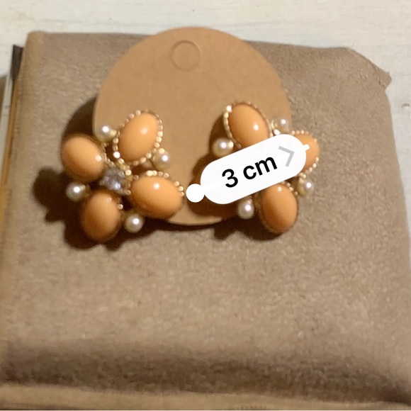 ⭐️*2/$10*⭐️ Orange beaded pearl and gem studded cluster earrings-Brand new - Picture 2 of 4
